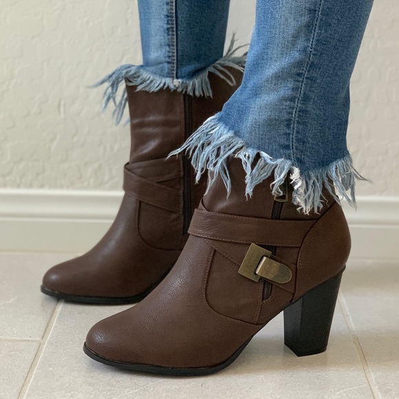 NIB Brown Thick Heel Buckle Metal Detail Boots - Picture 3 of 8